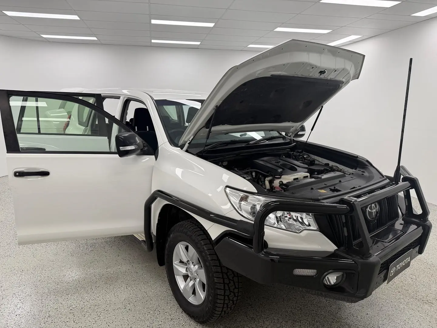 2020 Toyota Landcruiser Prado Gallery Image 21