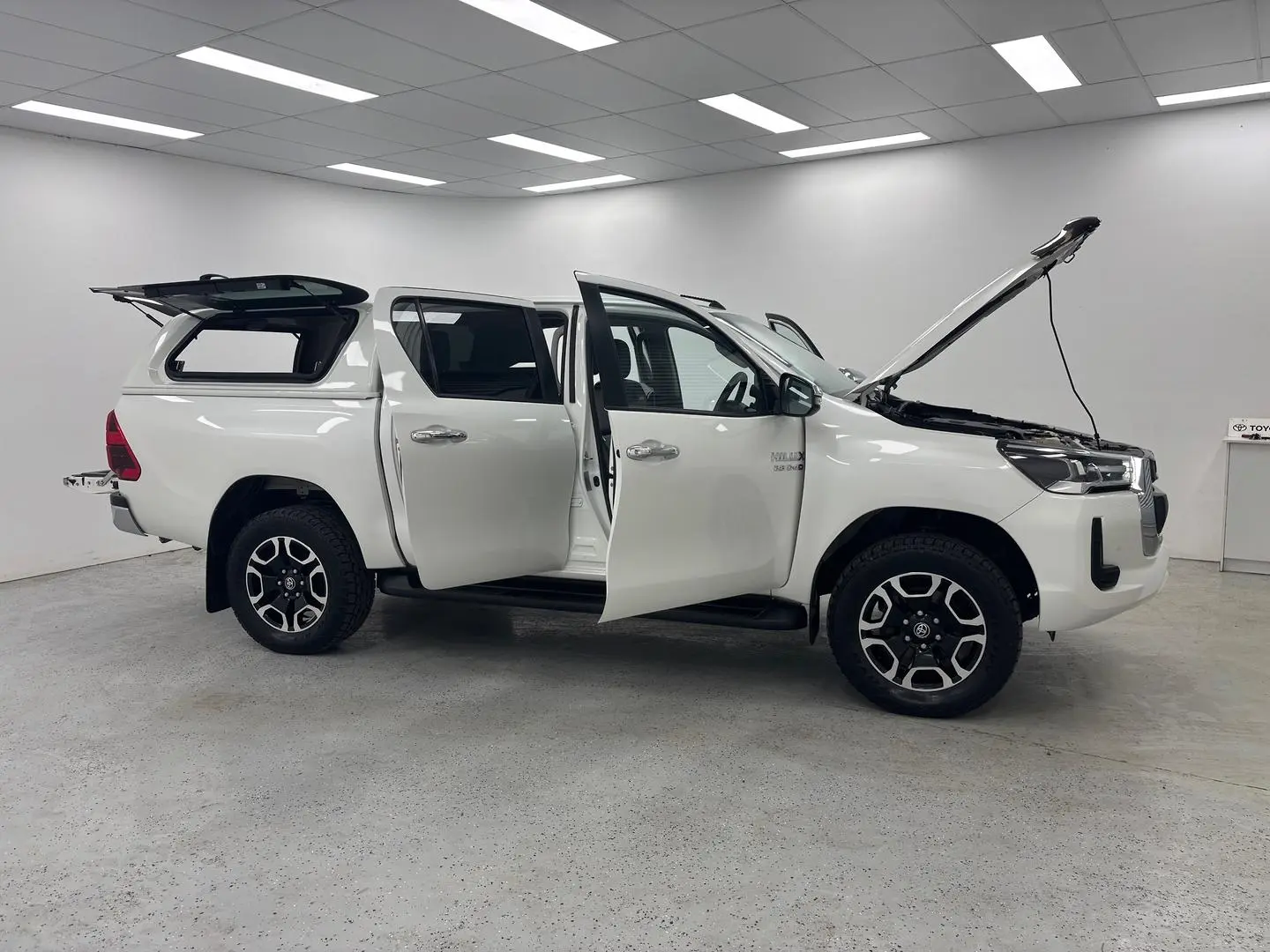 2021 Toyota Hilux Gallery Image 10
