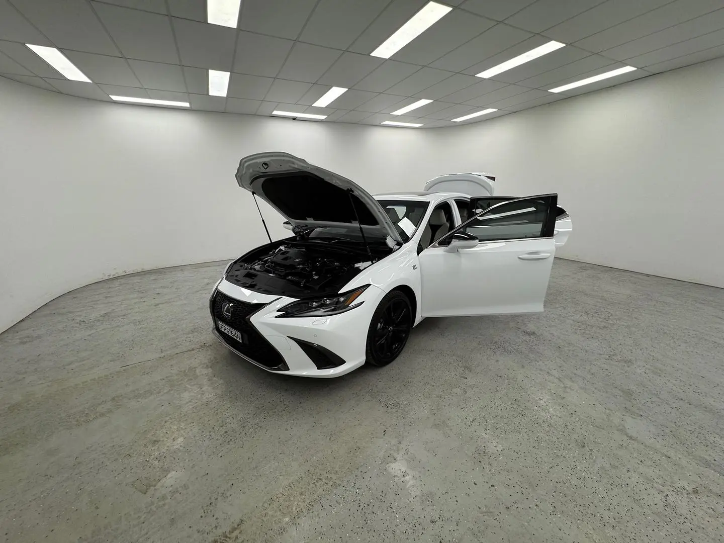 2022 Lexus ES Gallery Image 12
