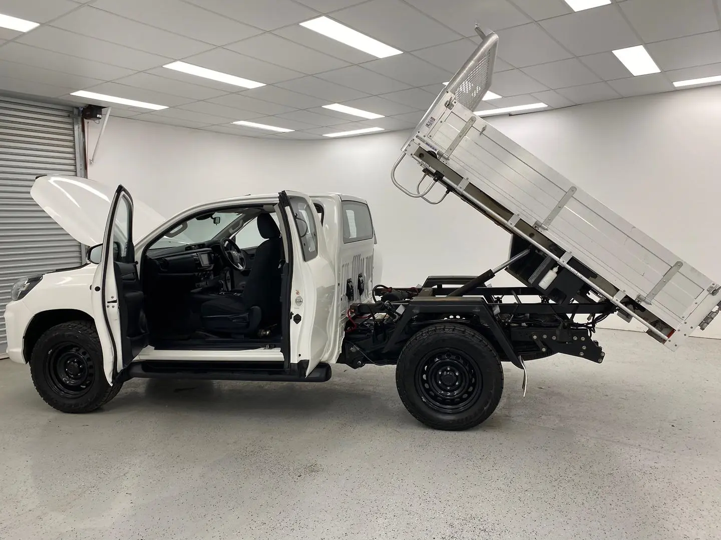 2019 Toyota Hilux Image 1