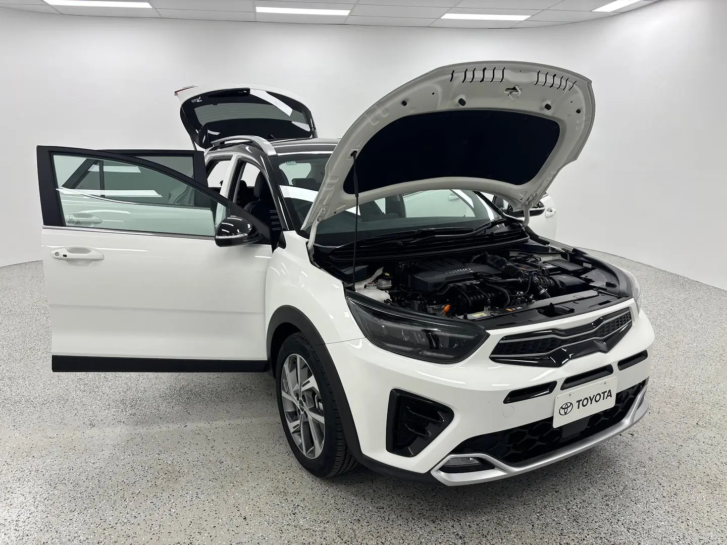 2022 Kia Stonic Gallery Image 8