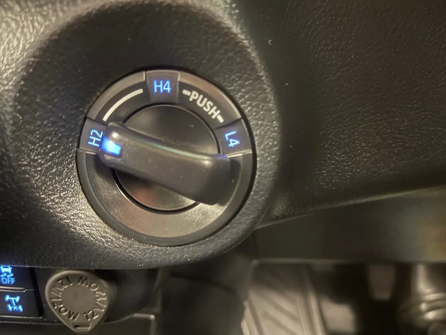 2021 Toyota Hilux Gallery Image 23