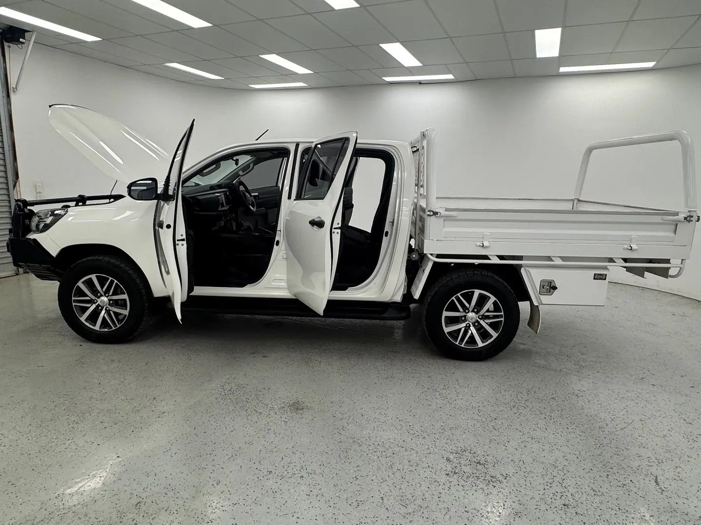 2020 Toyota Hilux Gallery Image 11