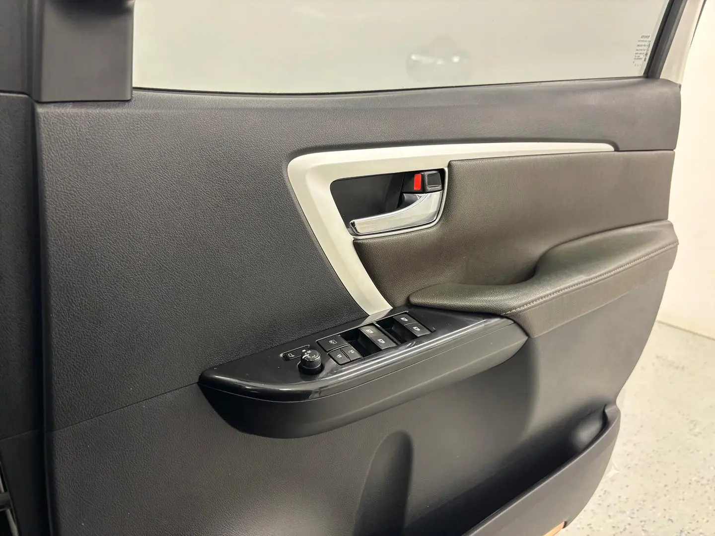 2018 Toyota Fortuner Gallery Image 32