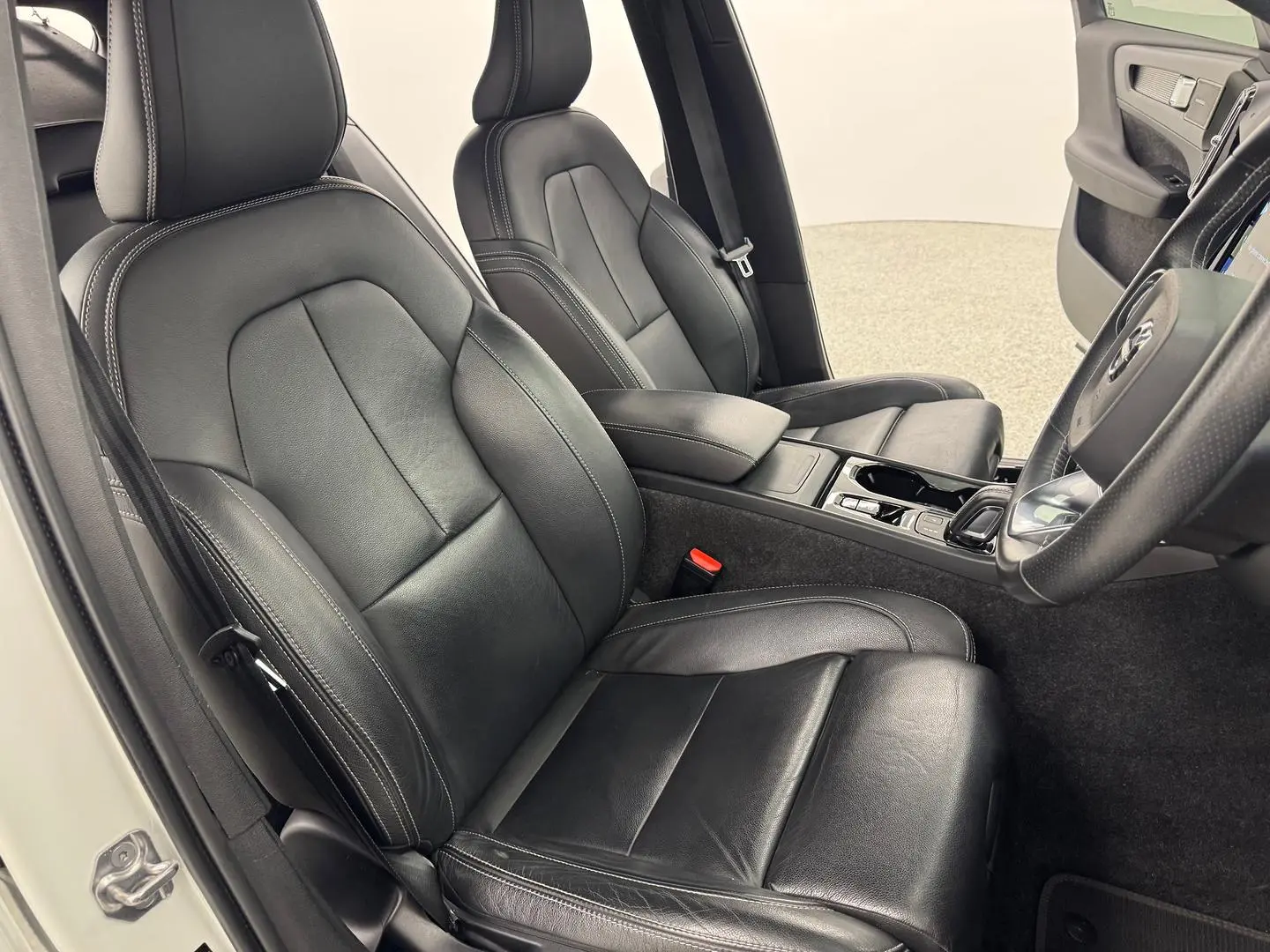 2020 Volvo XC40 Gallery Image 27