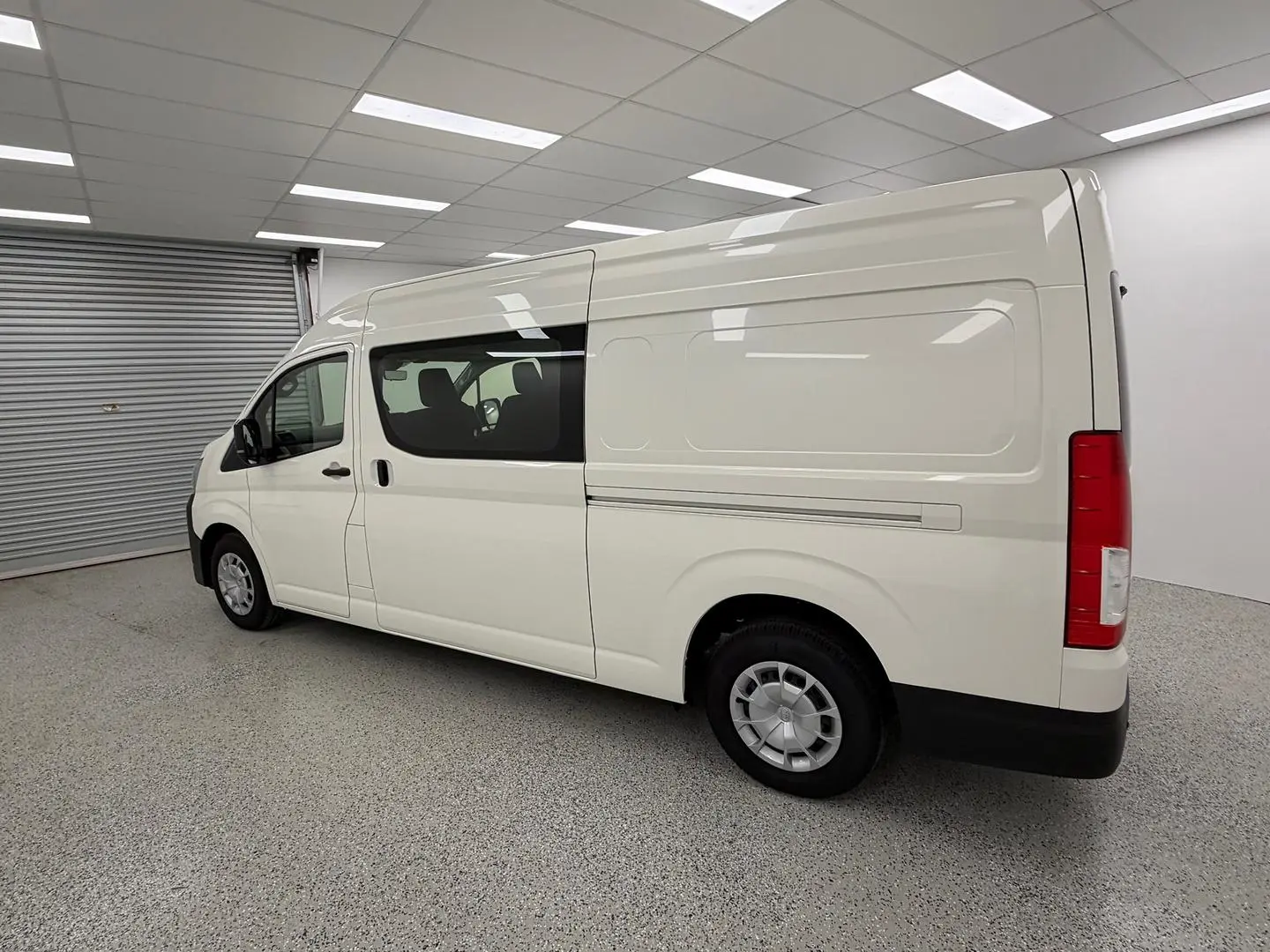 2025 Toyota Hiace Gallery Image 4