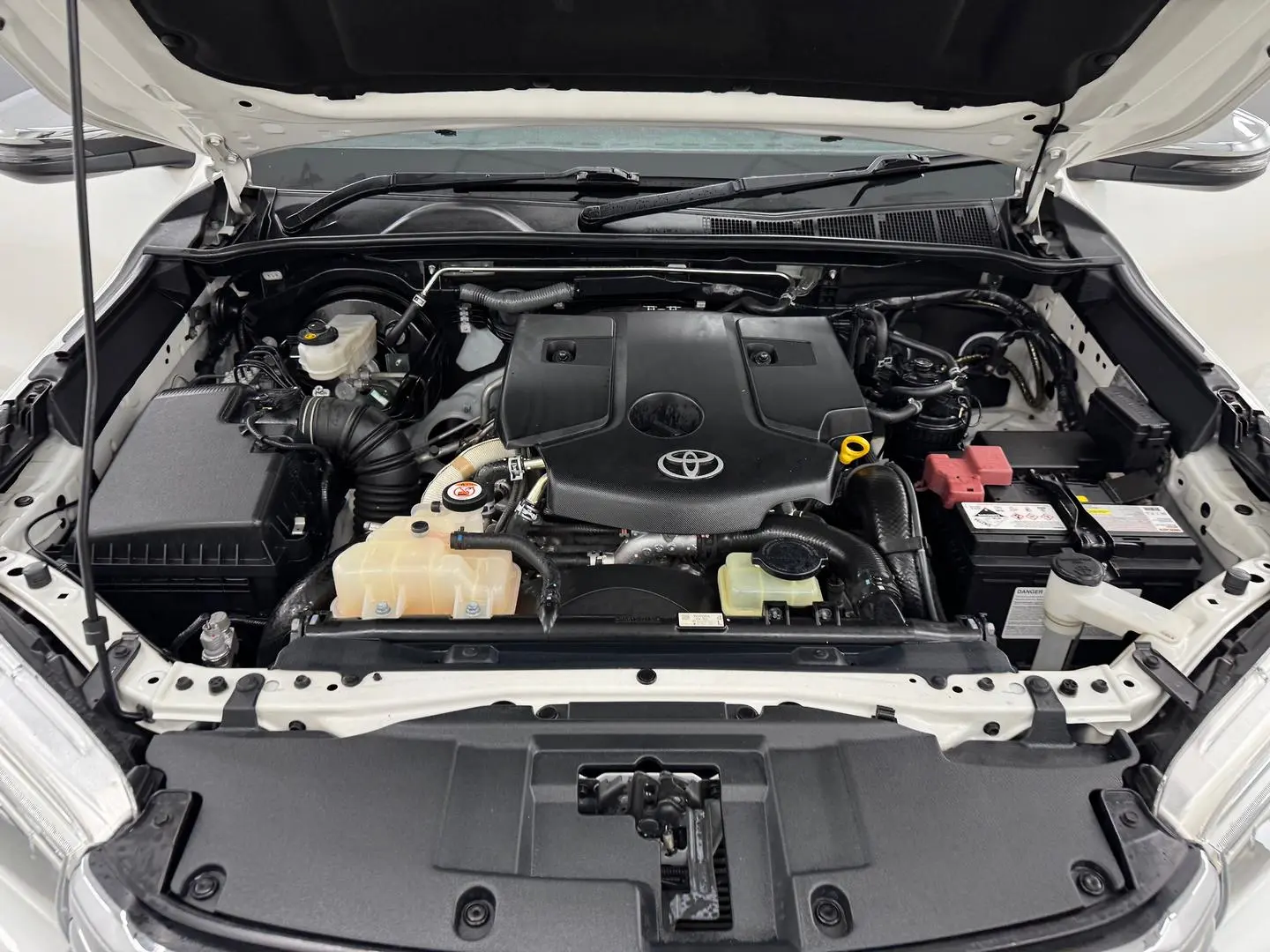 2017 Toyota Hilux Gallery Image 13
