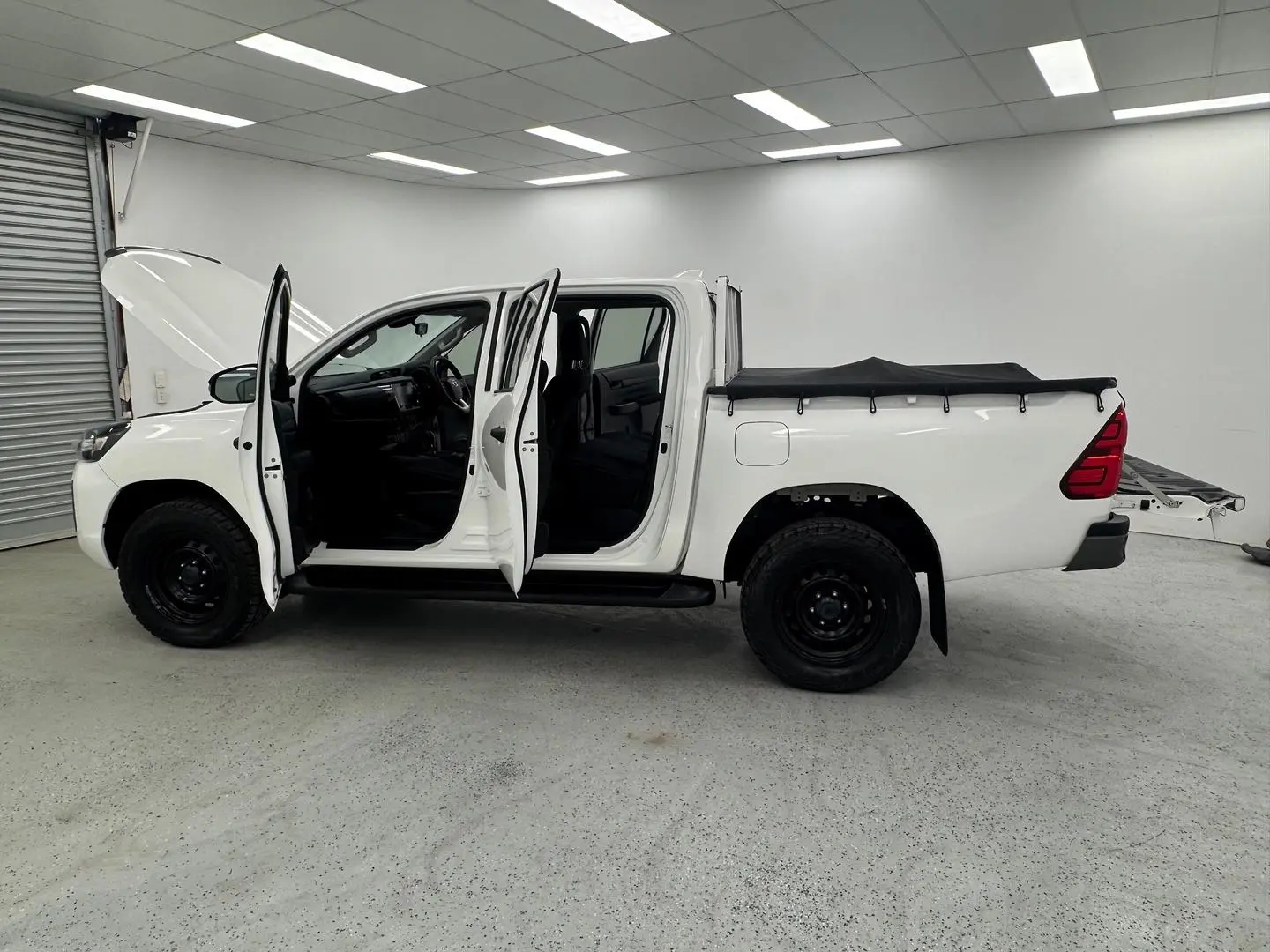 2022 Toyota Hilux Gallery Image 9