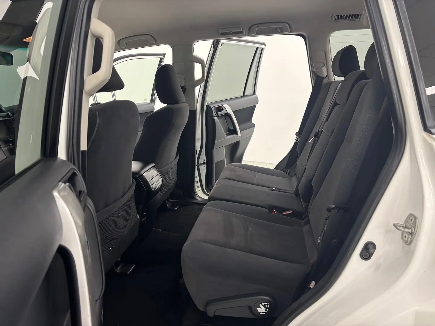 2016 Toyota Landcruiser Prado Gallery Image 19