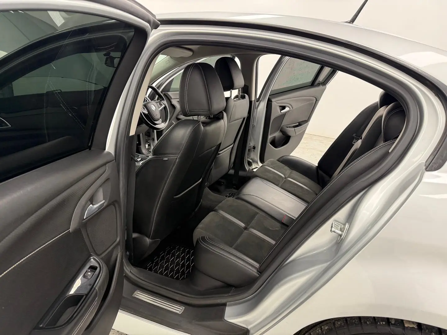 2017 Holden Commodore Gallery Image 11