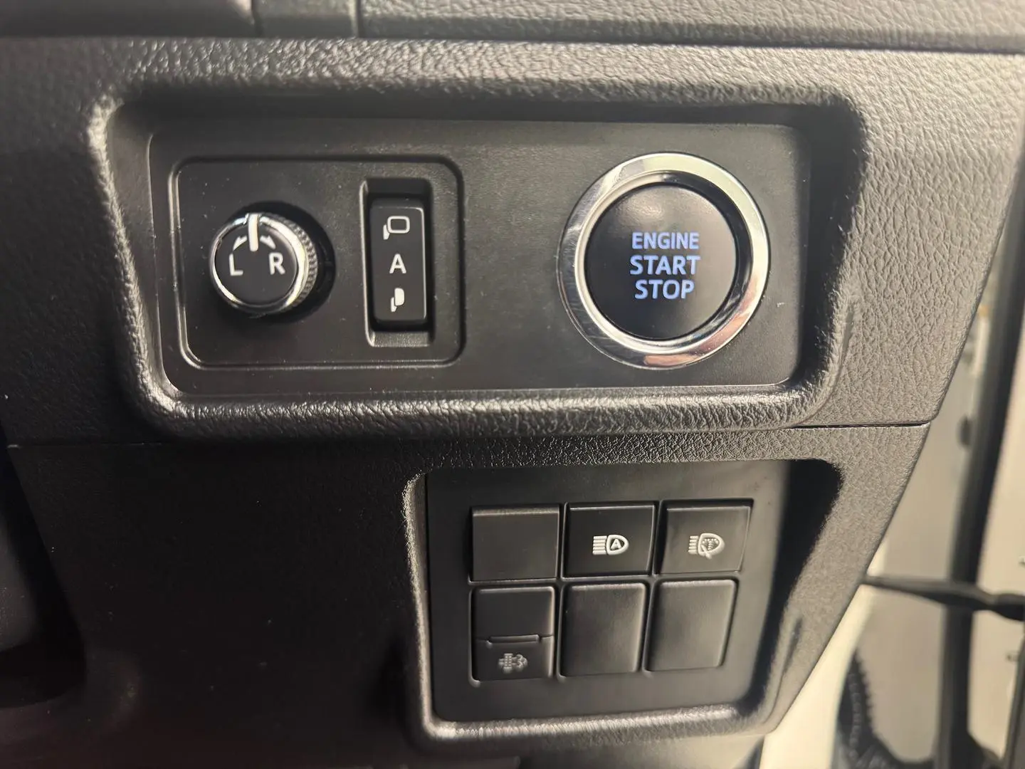 2022 Toyota Landcruiser Prado Gallery Image 17