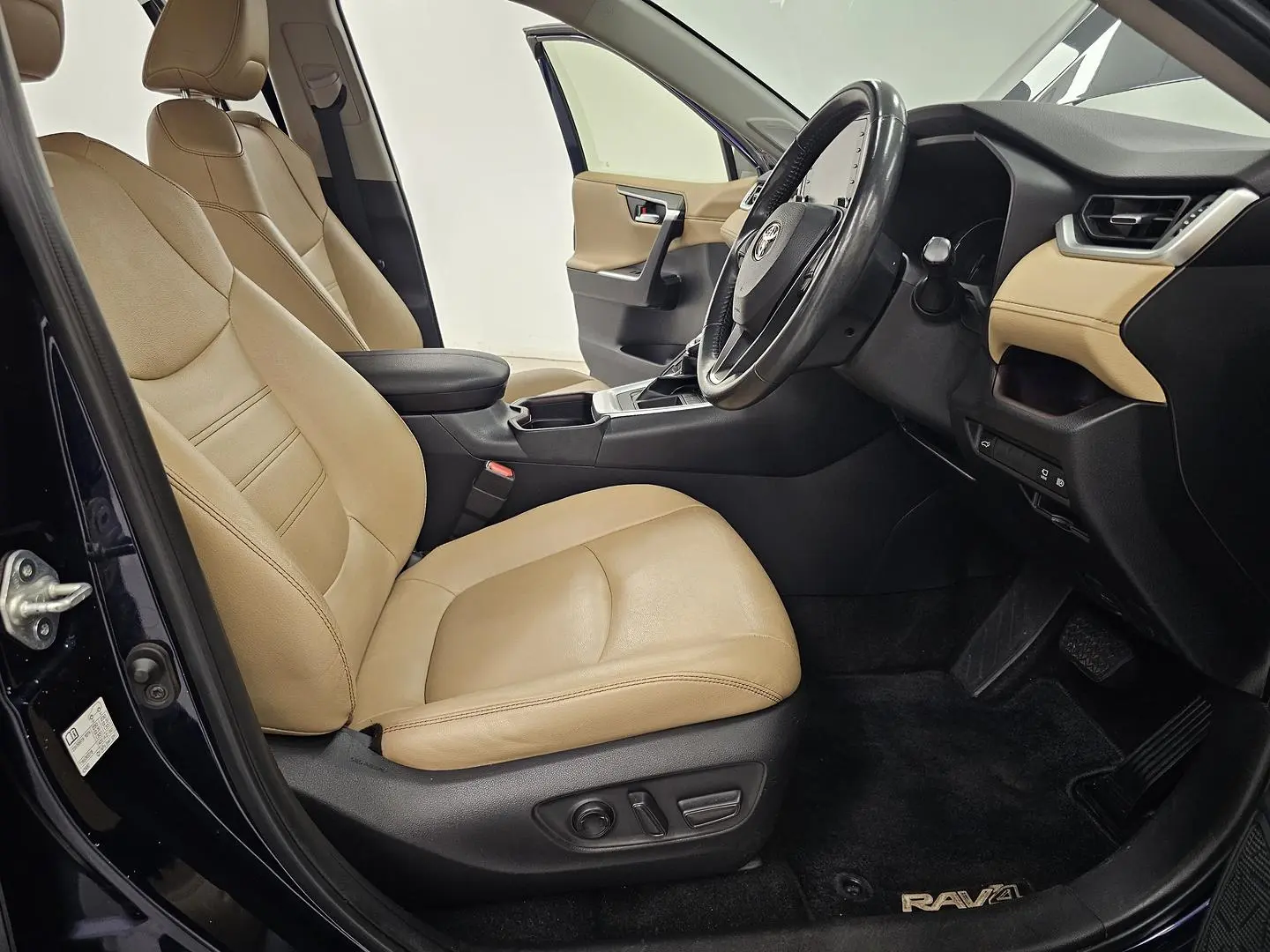 2021 Toyota RAV4 Gallery Image 24