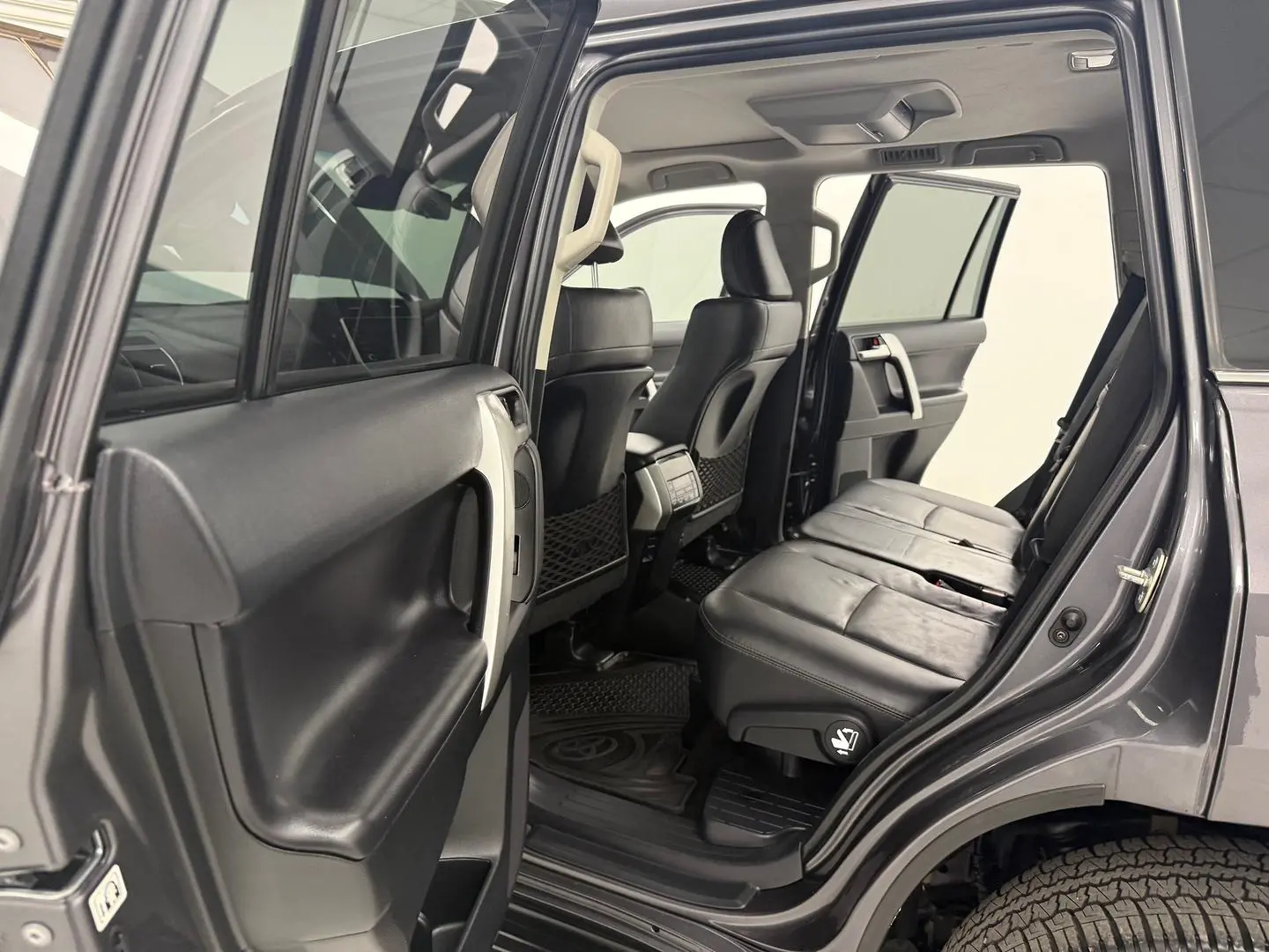 2021 Toyota Landcruiser Prado Gallery Image 11