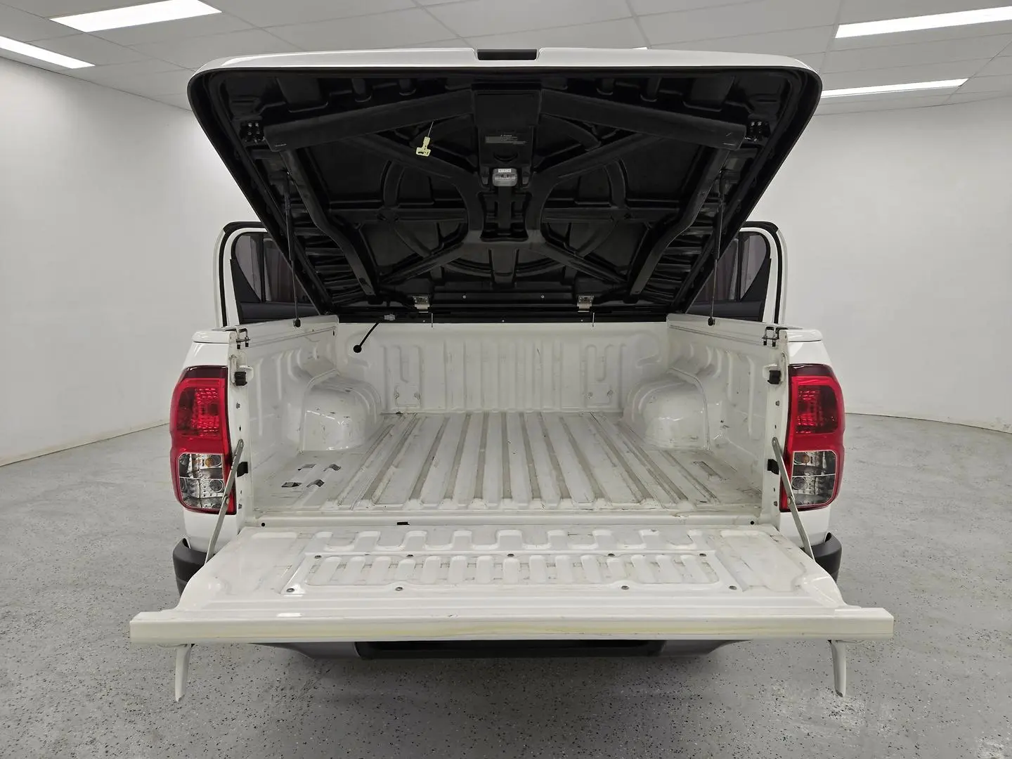 2019 Toyota Hilux Gallery Image 10
