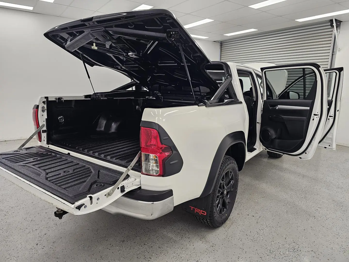 2017 Toyota Hilux Gallery Image 19