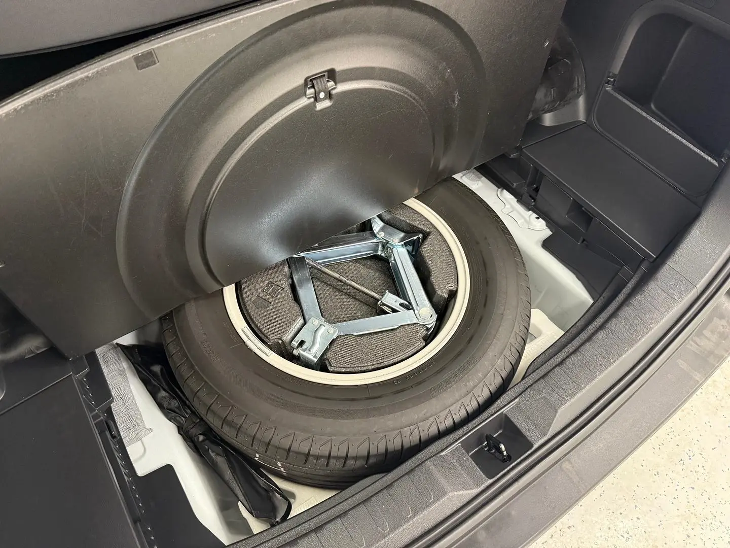 2020 Toyota RAV4 Gallery Image 15