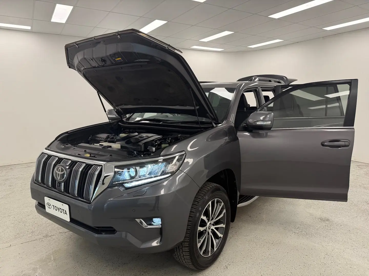 2021 Toyota Landcruiser Prado Gallery Image 8