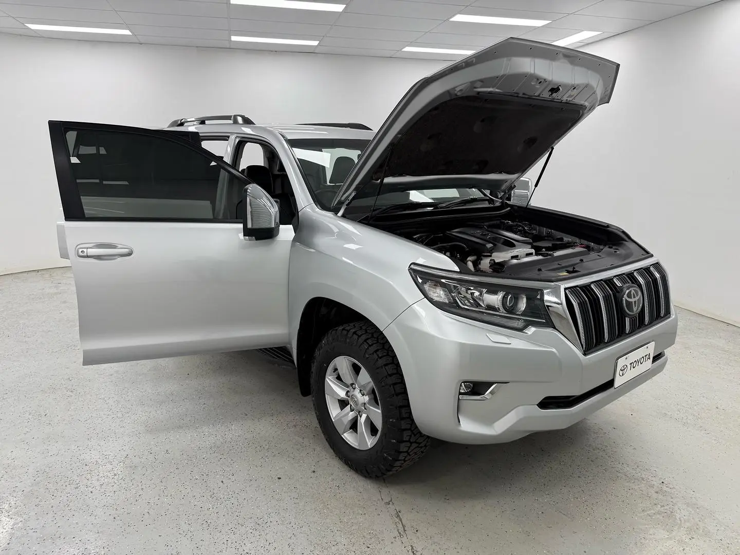 2022 Toyota Landcruiser Prado Gallery Image 23
