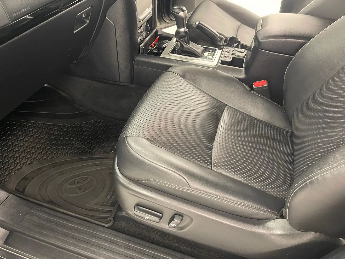 2021 Toyota Landcruiser Prado Gallery Image 17