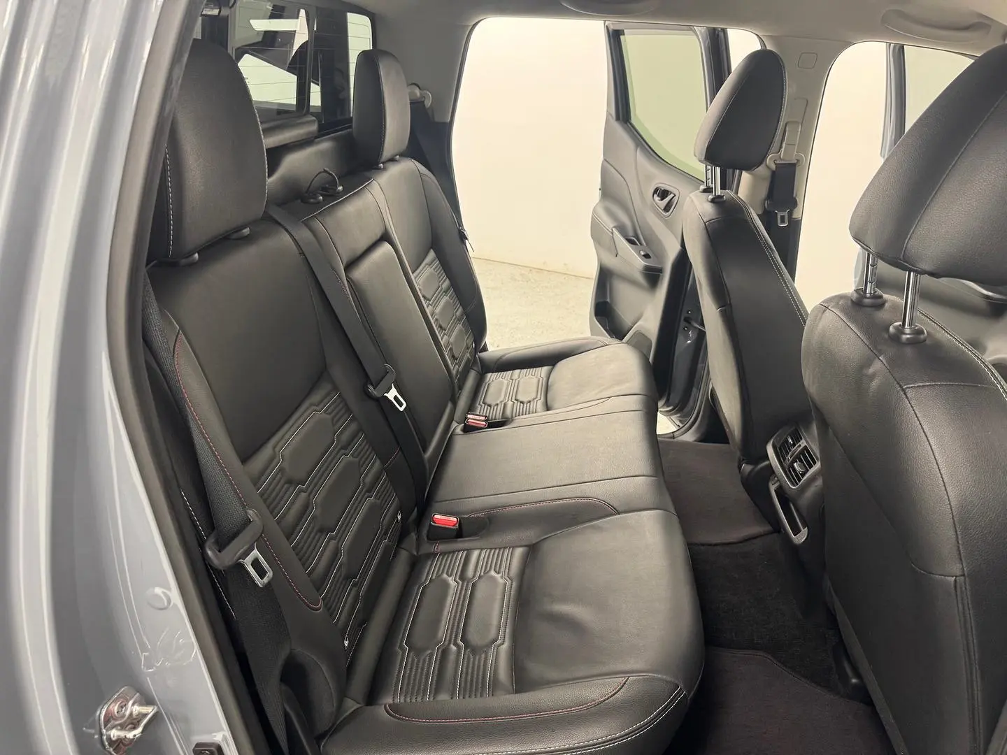 2021 Nissan Navara Gallery Image 27