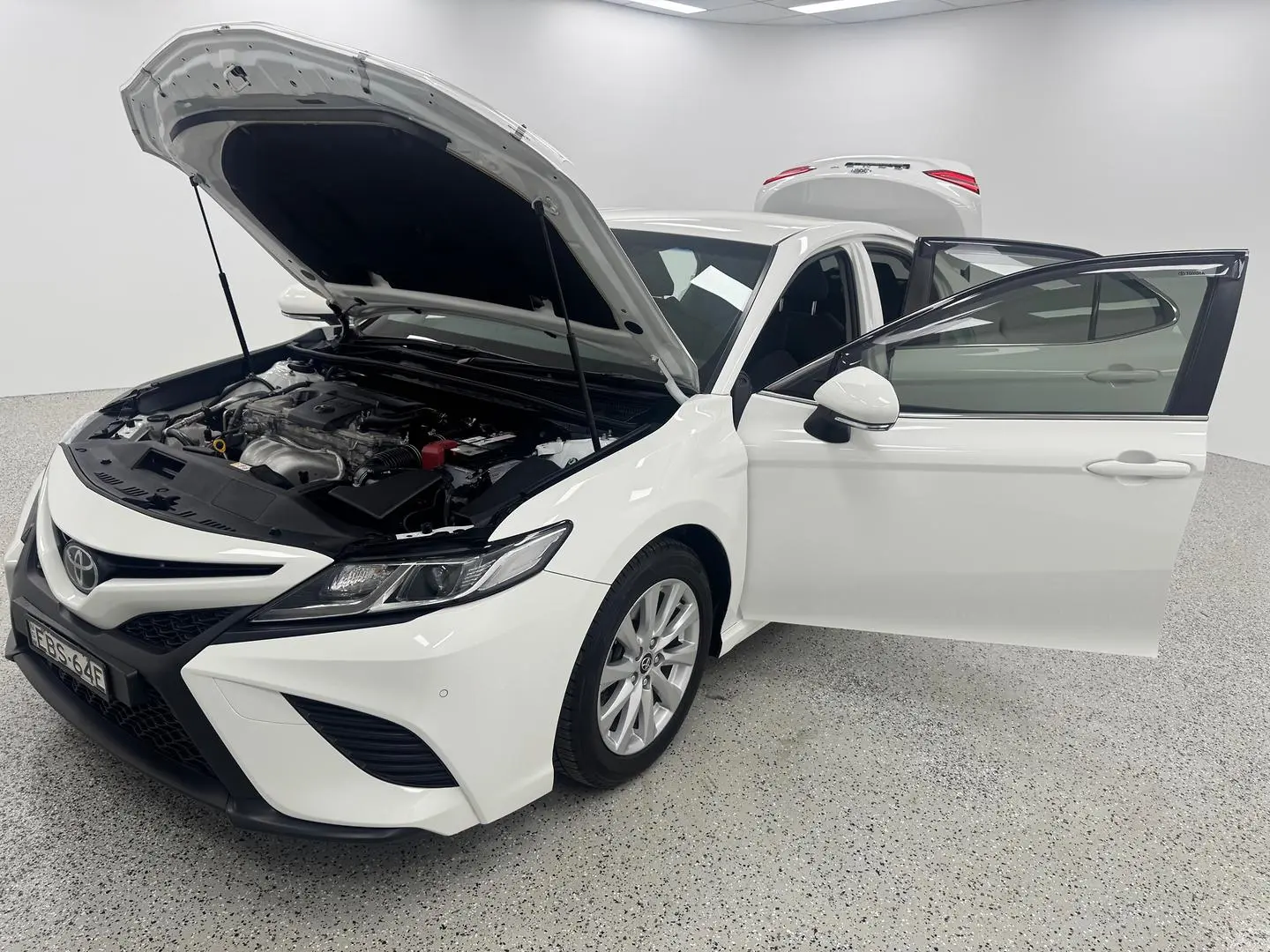 2019 Toyota Camry Gallery Image 12