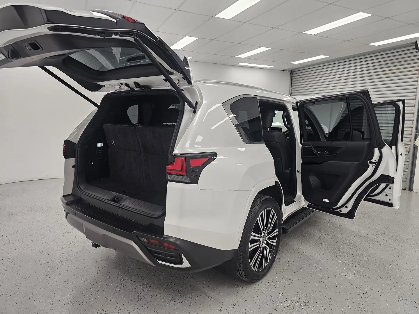 2023 Lexus LX Gallery Image 20