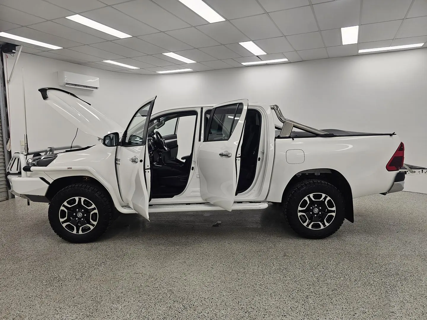 2021 Toyota Hilux Gallery Image 9