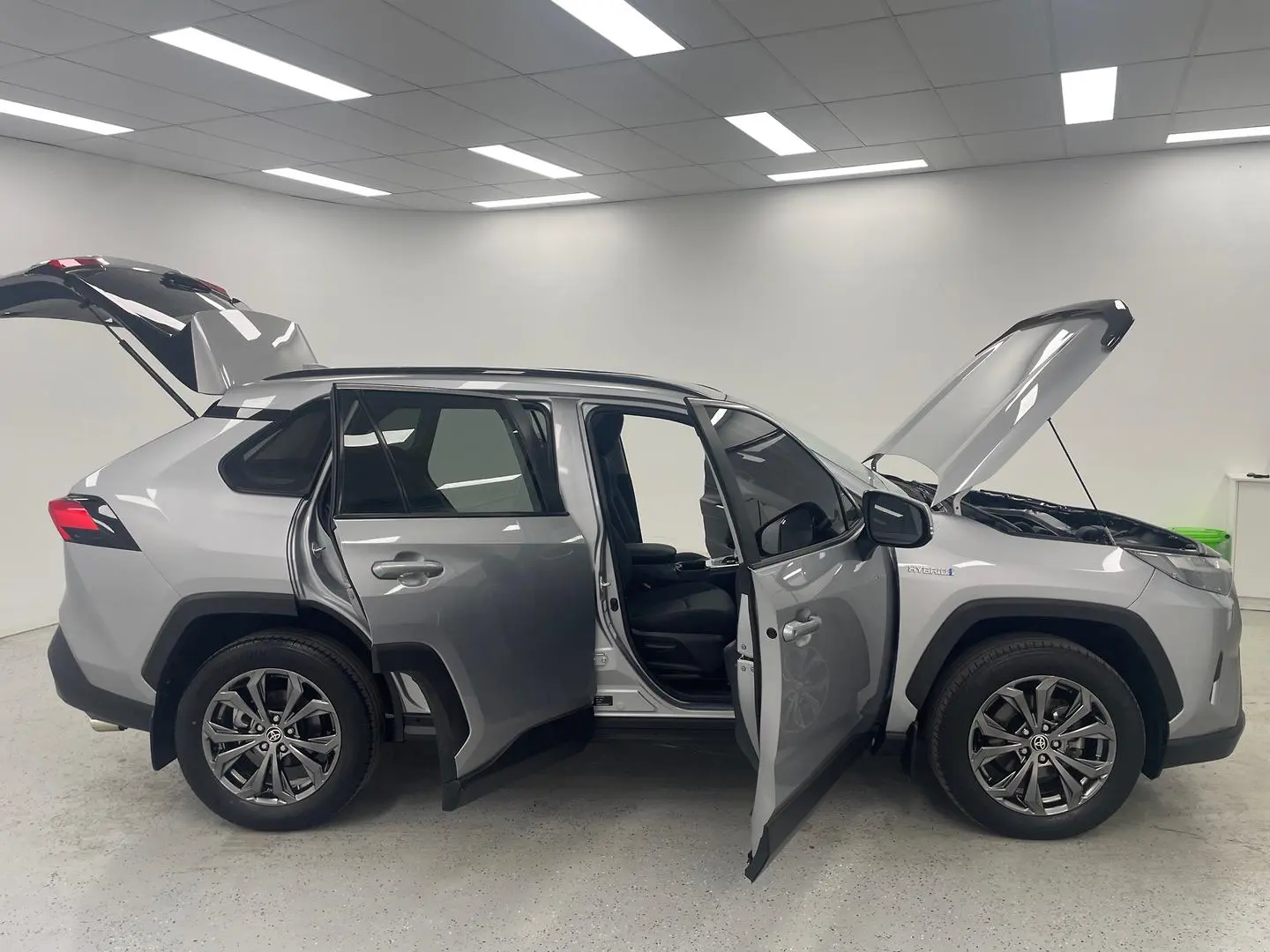 2022 Toyota RAV4 Gallery Image 9