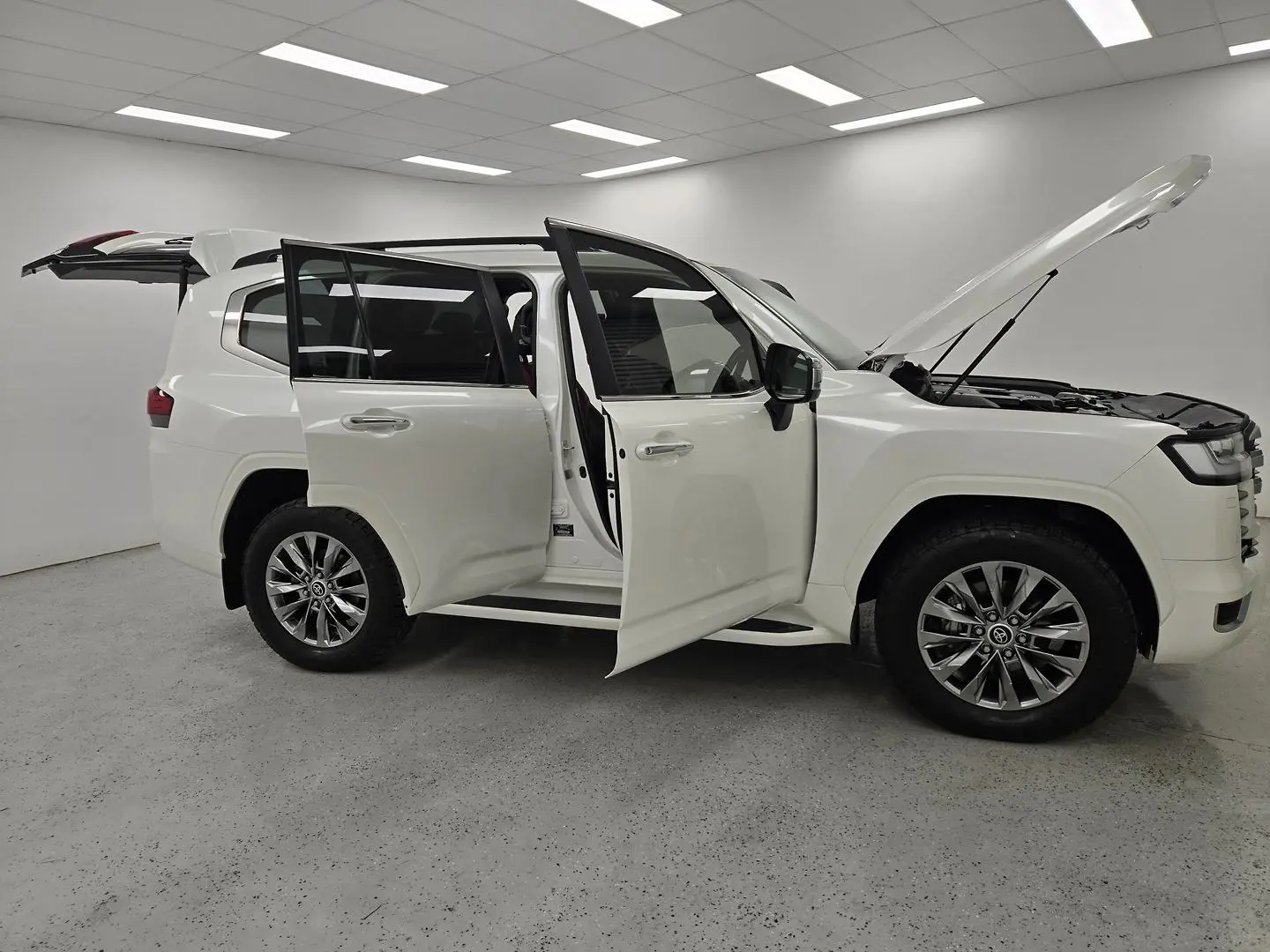 2021 Toyota Landcruiser Gallery Image 9