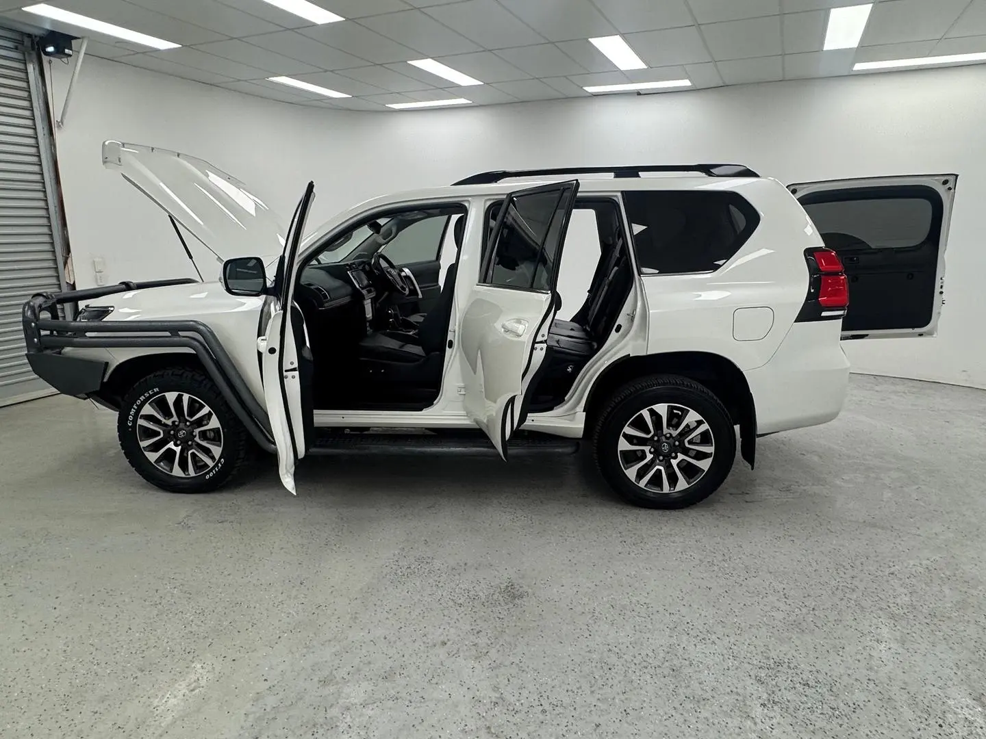 2023 Toyota Landcruiser Prado Gallery Image 11