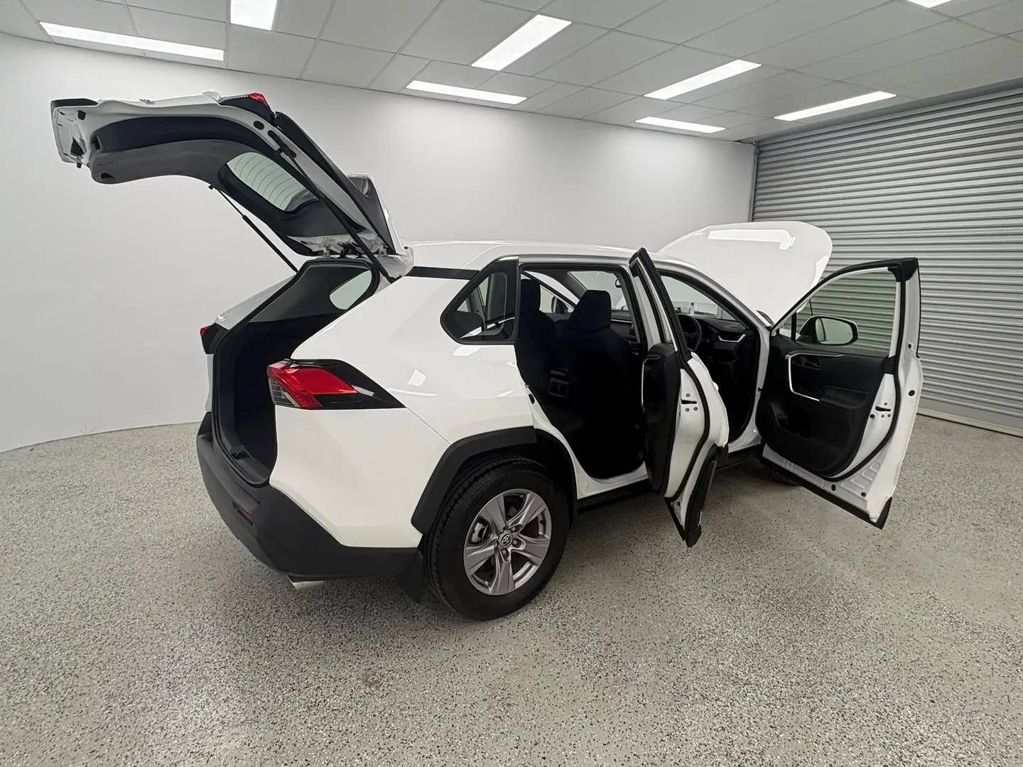 2024 Toyota RAV4 Gallery Image 11