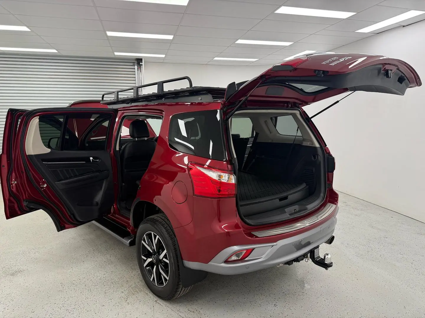 2020 Isuzu MU-X Gallery Image 11