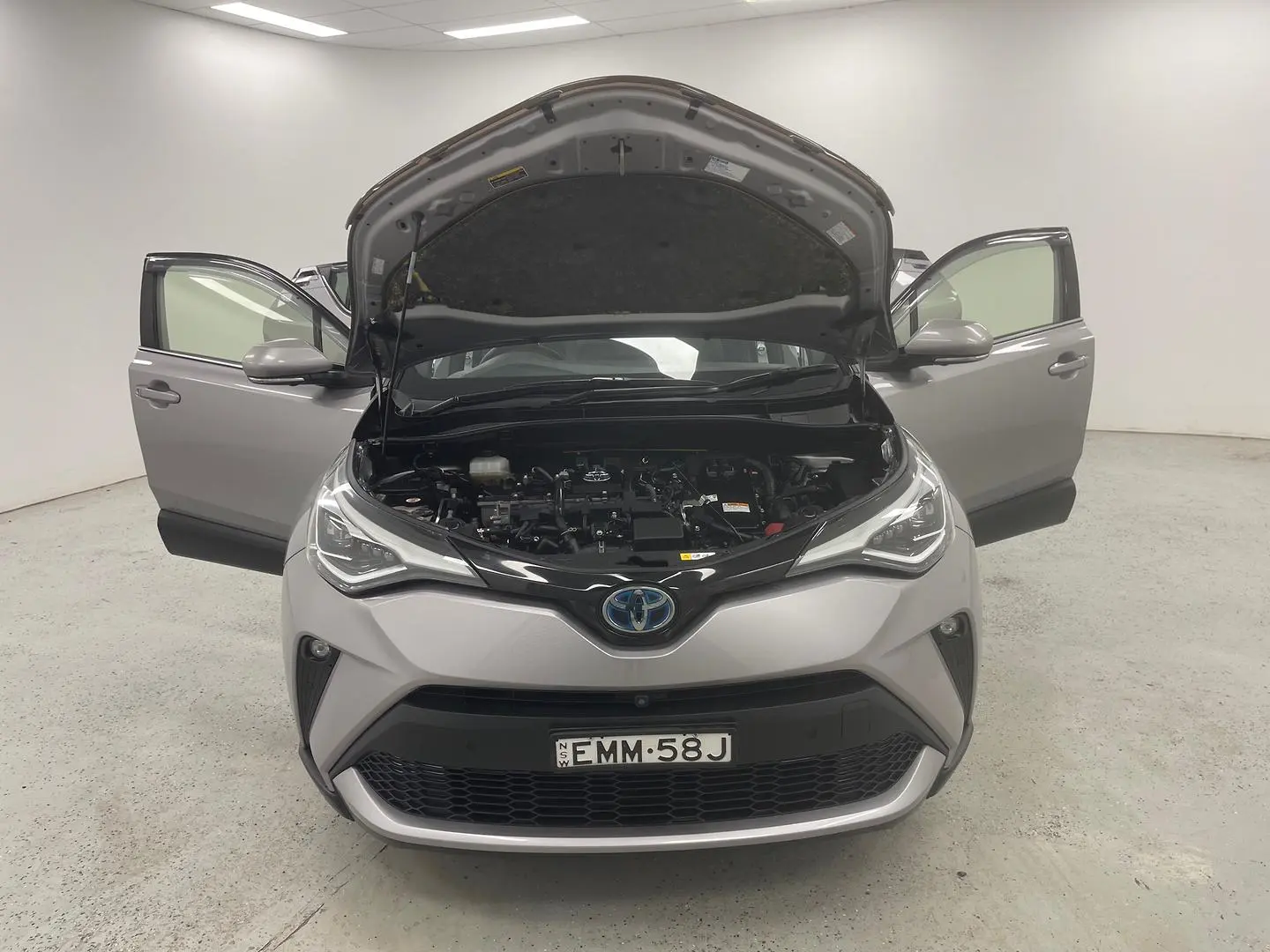 2020 Toyota C-HR Gallery Image 15
