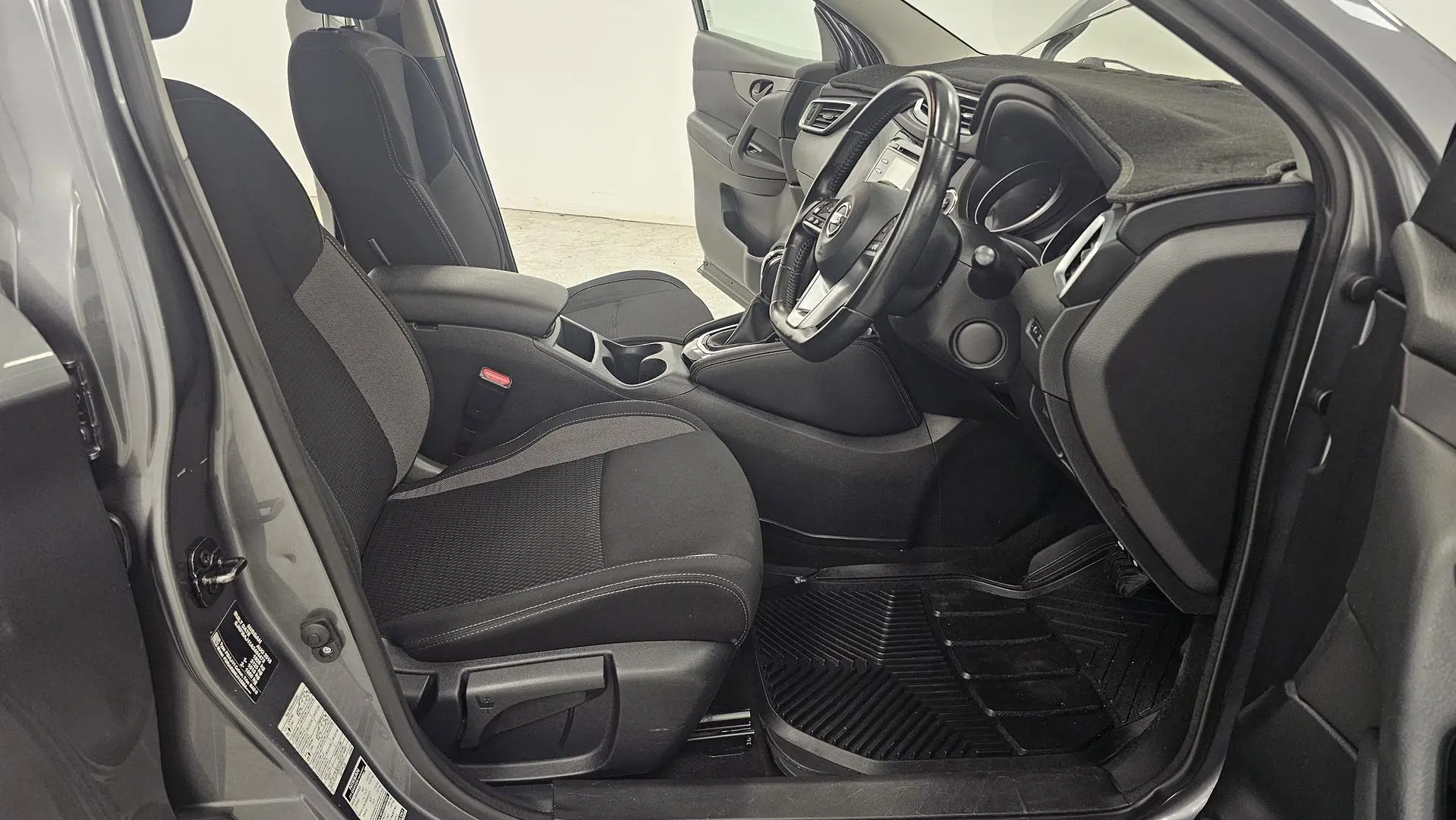 2018 Nissan QASHQAI Gallery Image 23