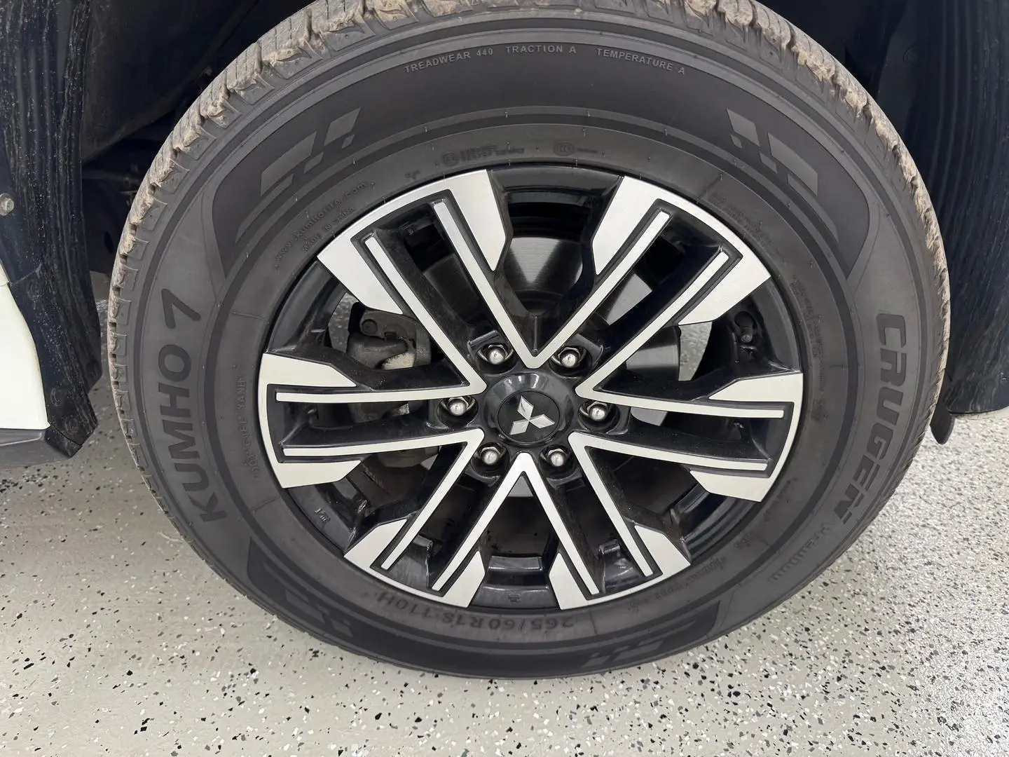 2022 Mitsubishi Pajero Sport Gallery Image 15