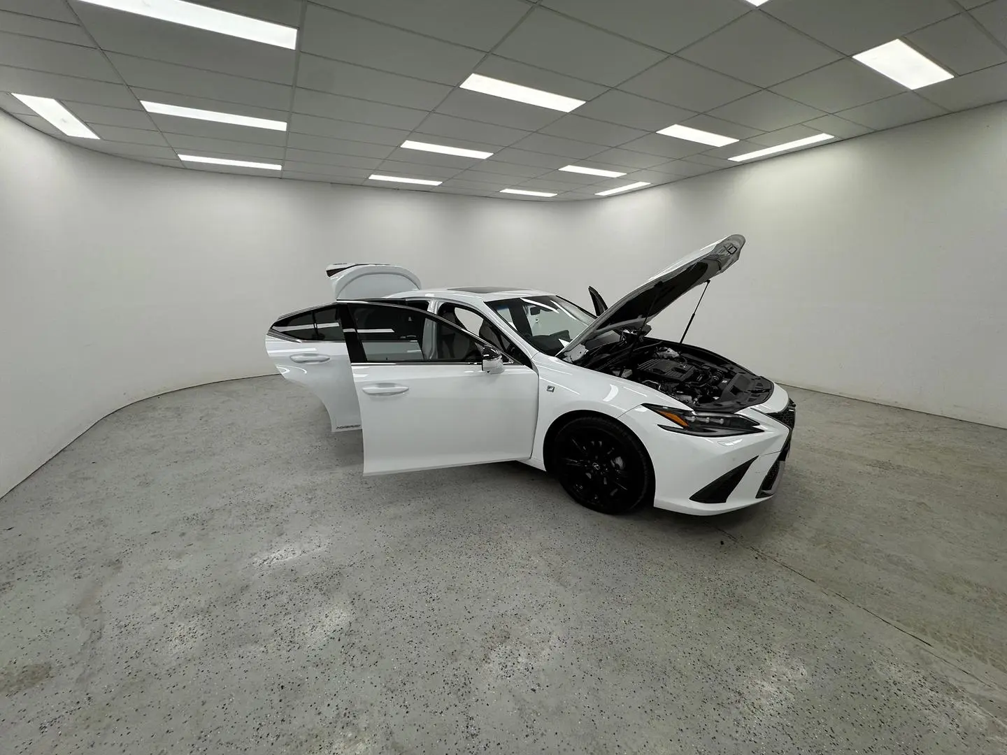 2022 Lexus ES Gallery Image 8