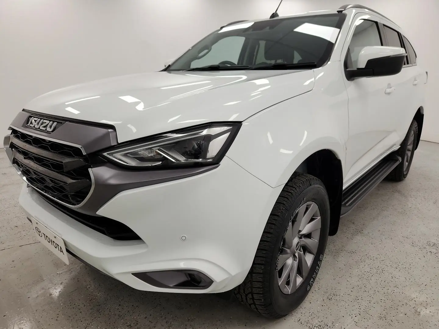 2023 Isuzu MU-X Gallery Image 7