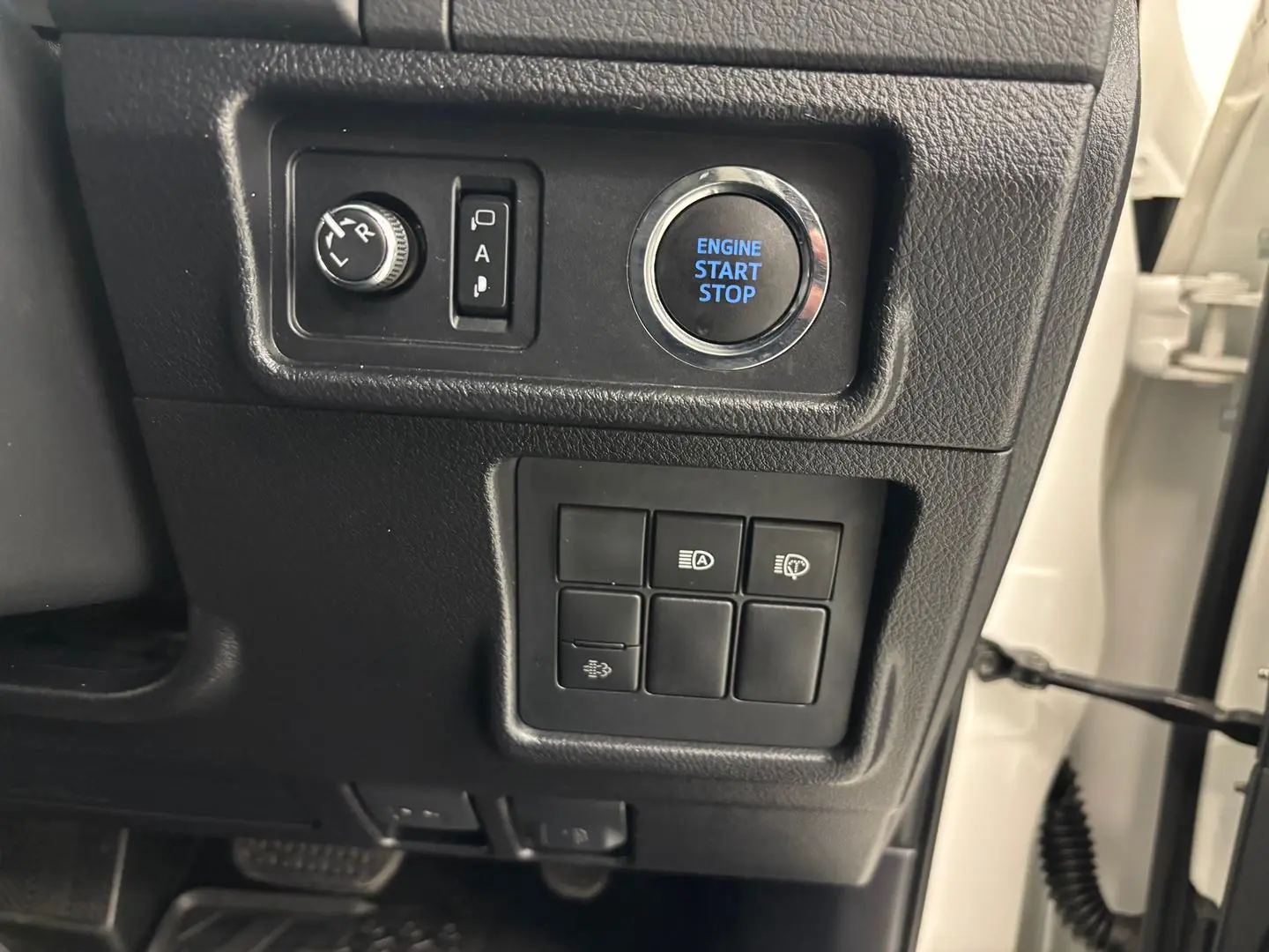 2023 Toyota Landcruiser Prado Gallery Image 27