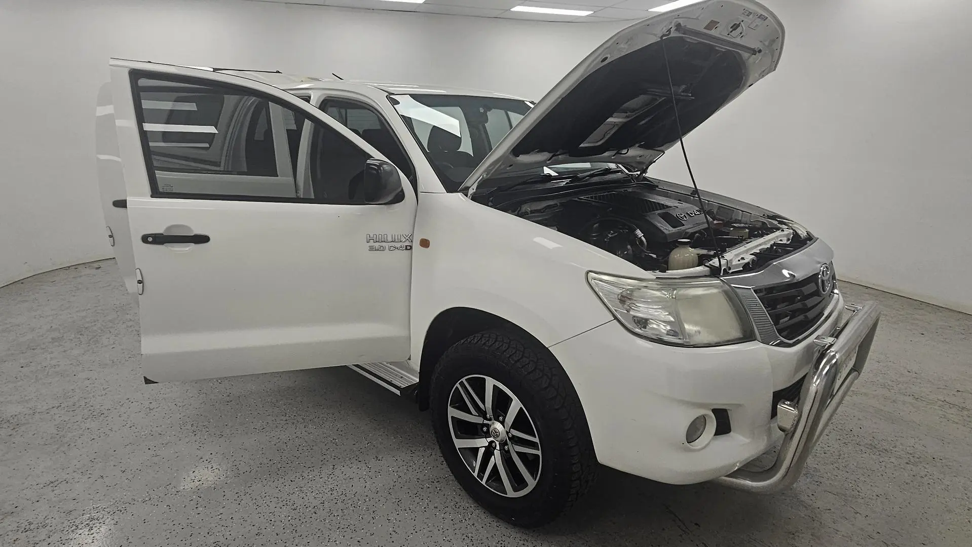 2015 Toyota Hilux Gallery Image 24