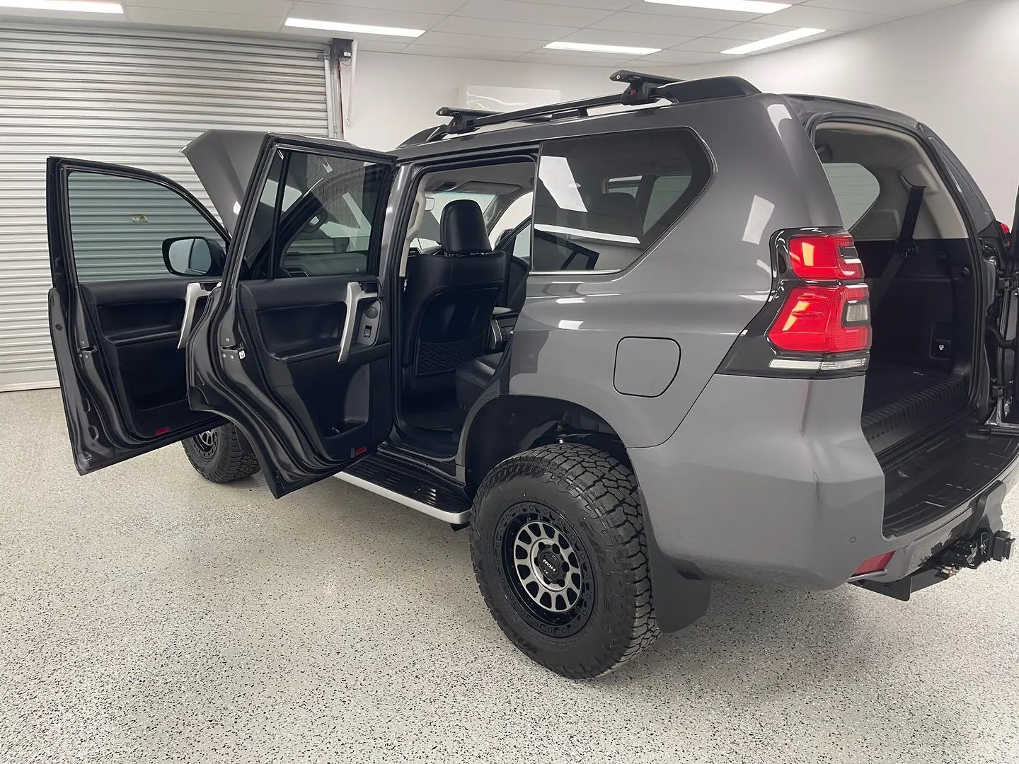 2022 Toyota Landcruiser Prado Gallery Image 10