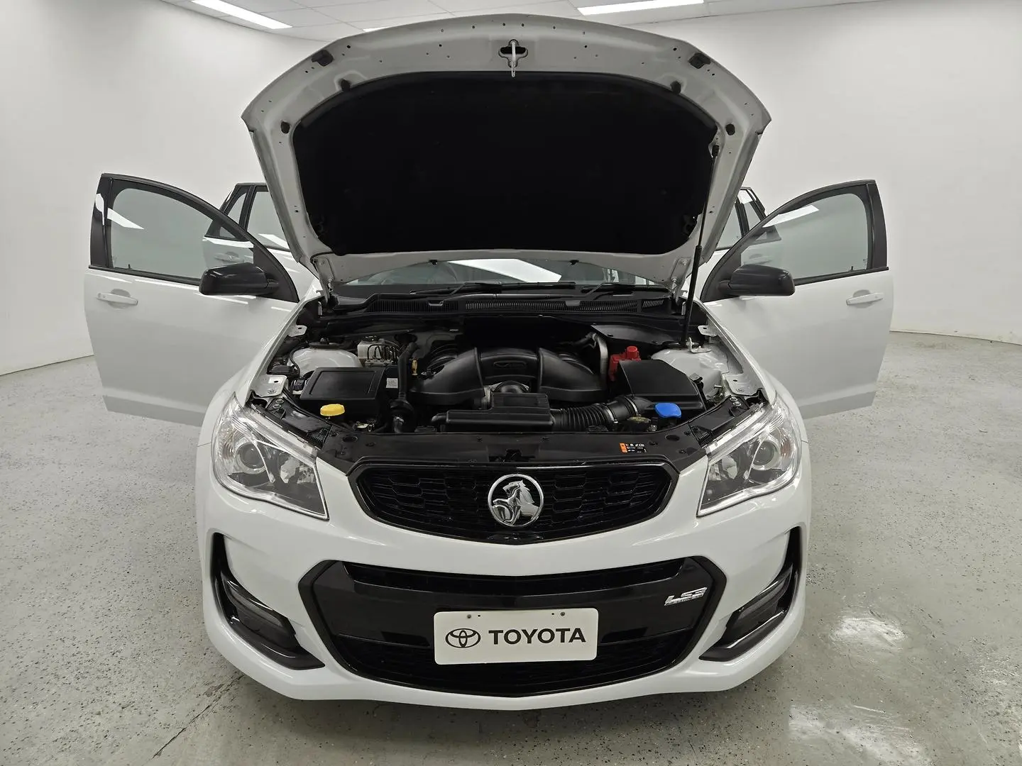 2017 Holden Commodore Gallery Image 15