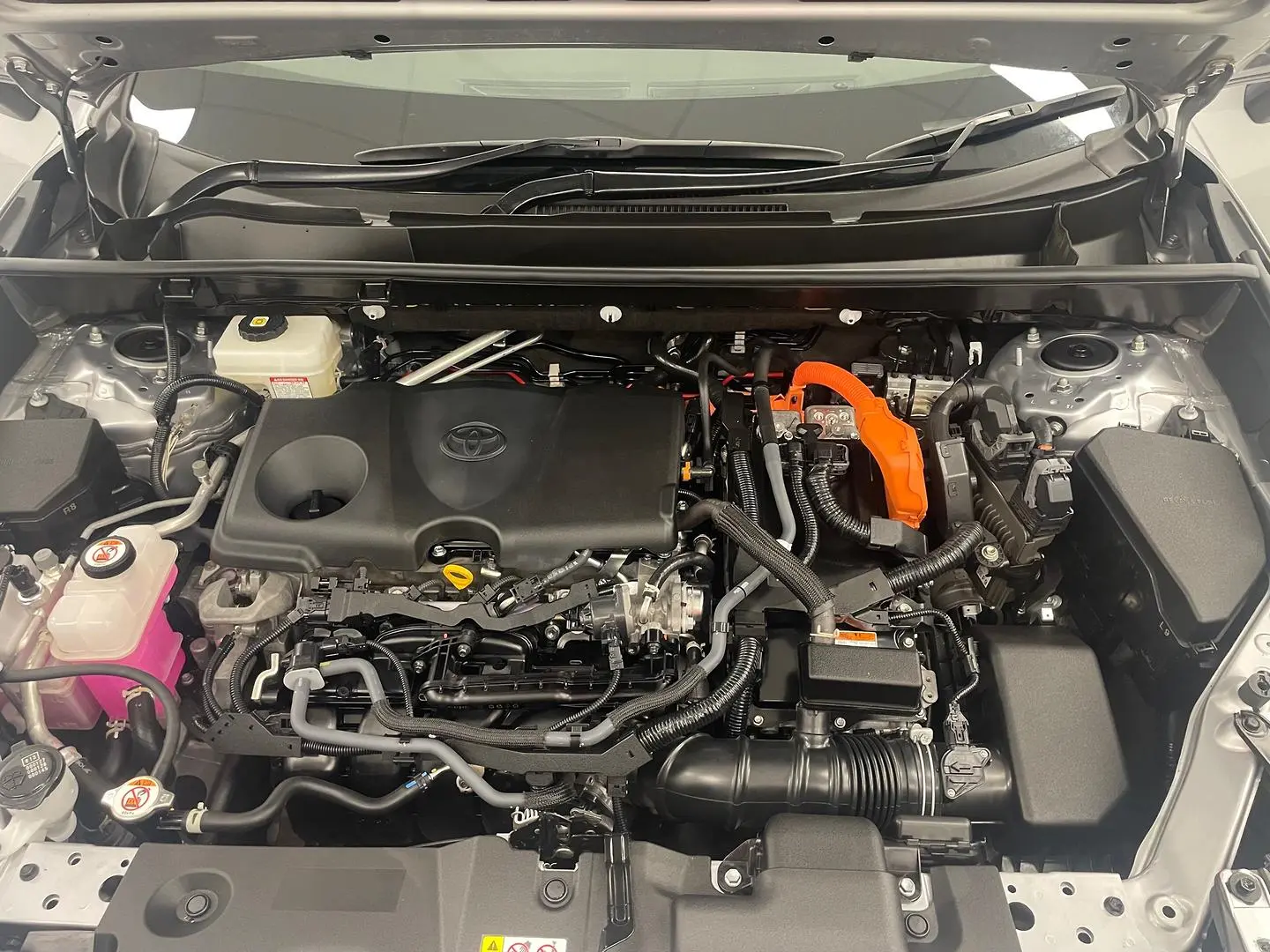 2022 Toyota RAV4 Gallery Image 16