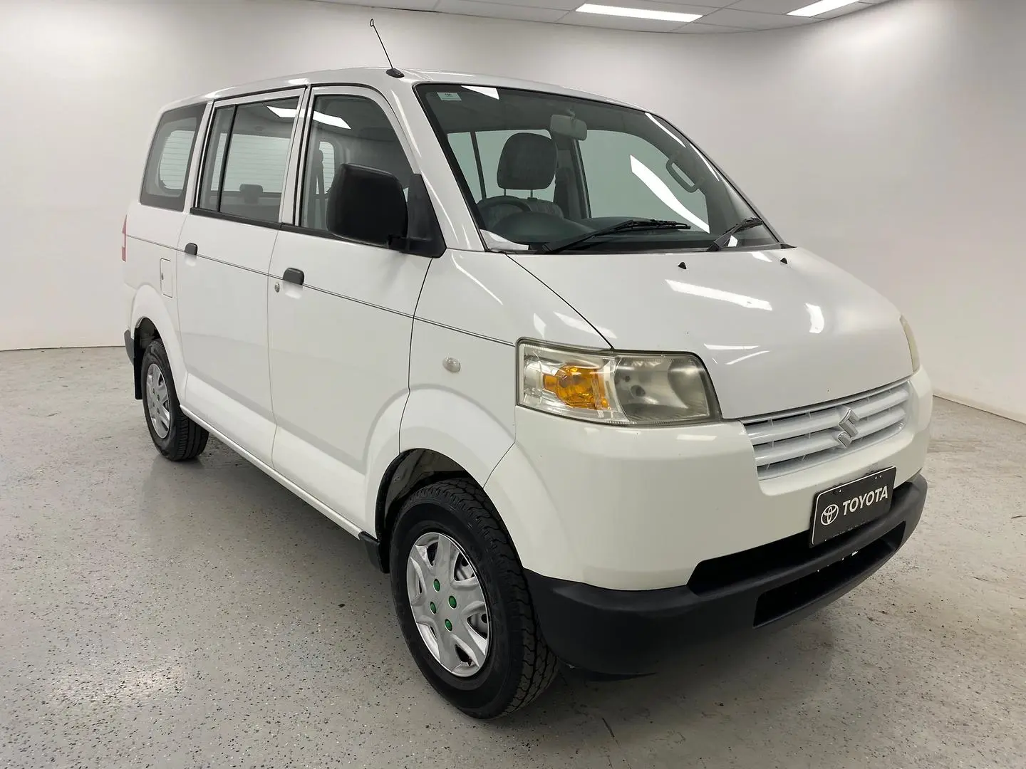 2008 Suzuki Apv Gallery Image 1