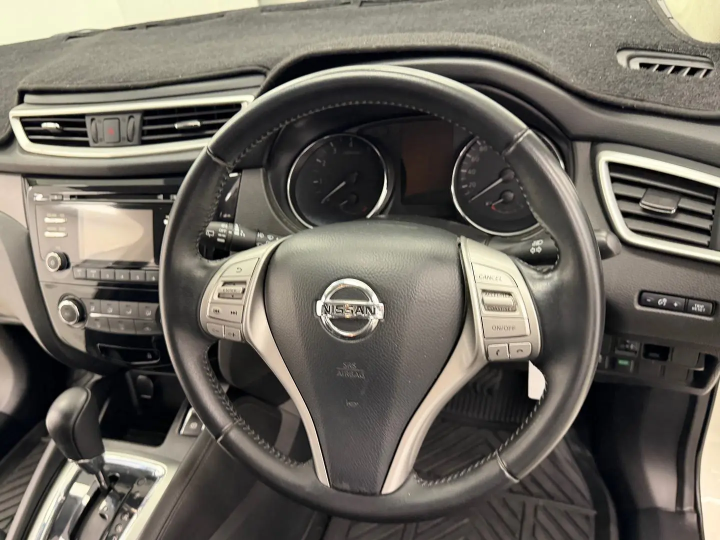 2017 Nissan QASHQAI Gallery Image 17