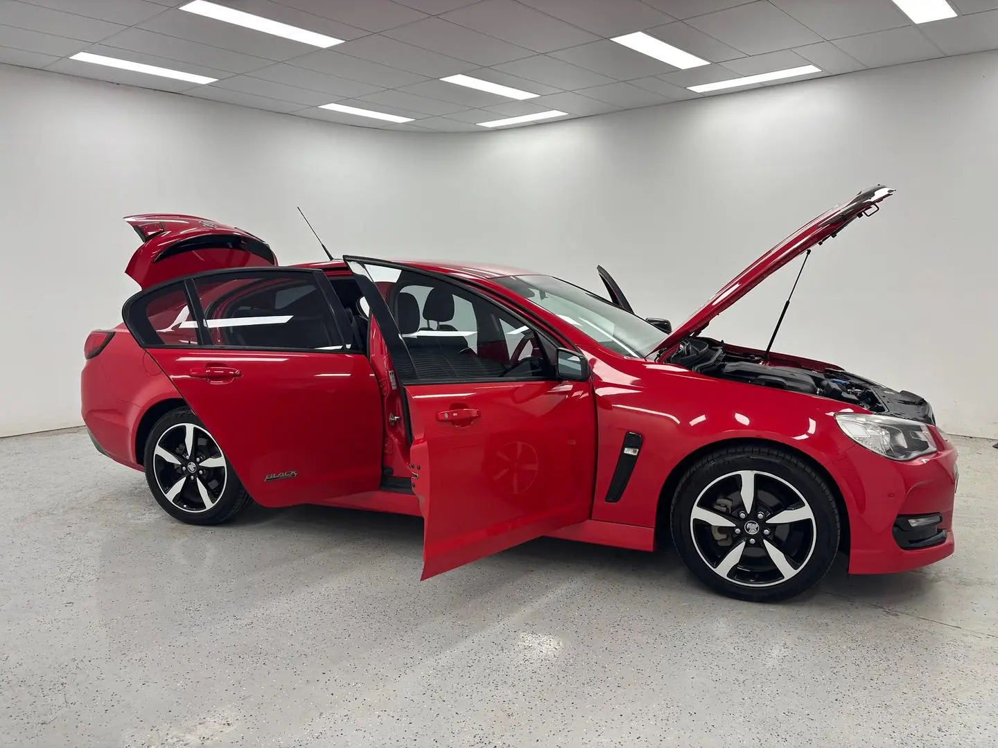 2016 Holden Commodore Gallery Image 9