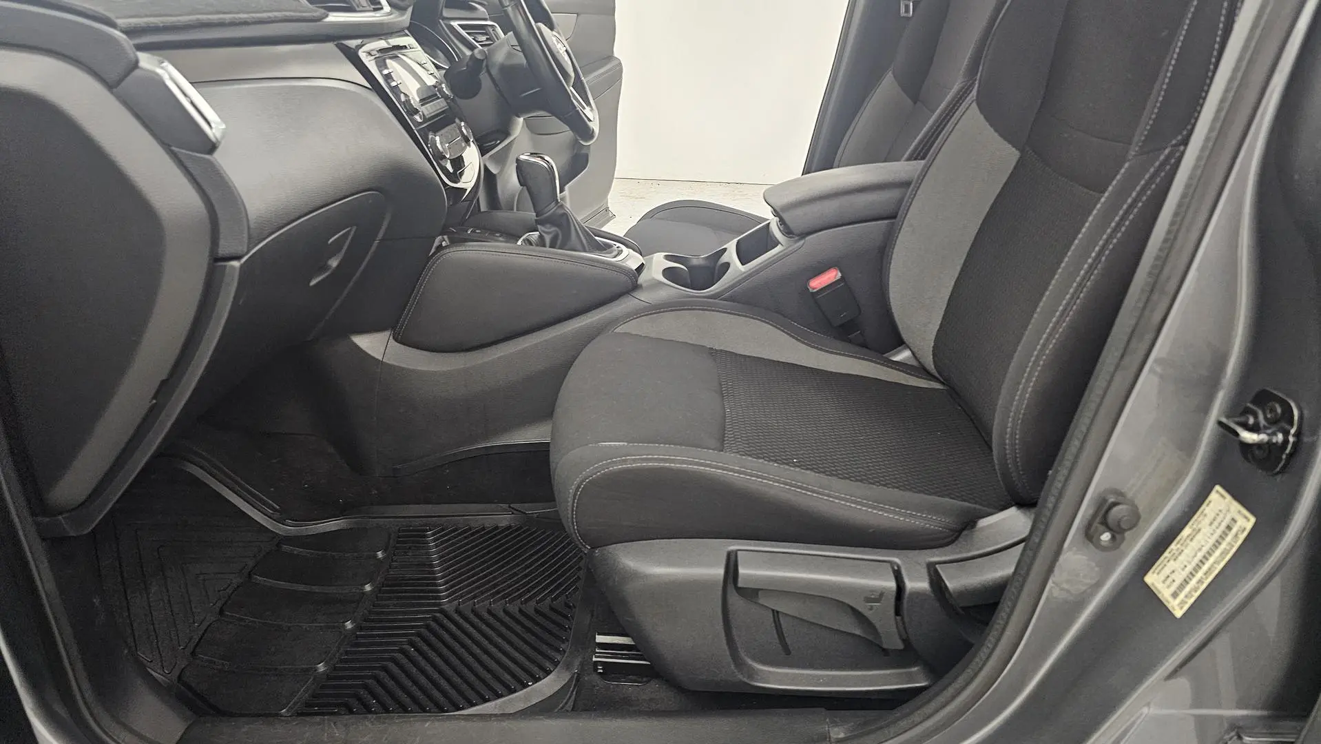 2018 Nissan QASHQAI Gallery Image 11