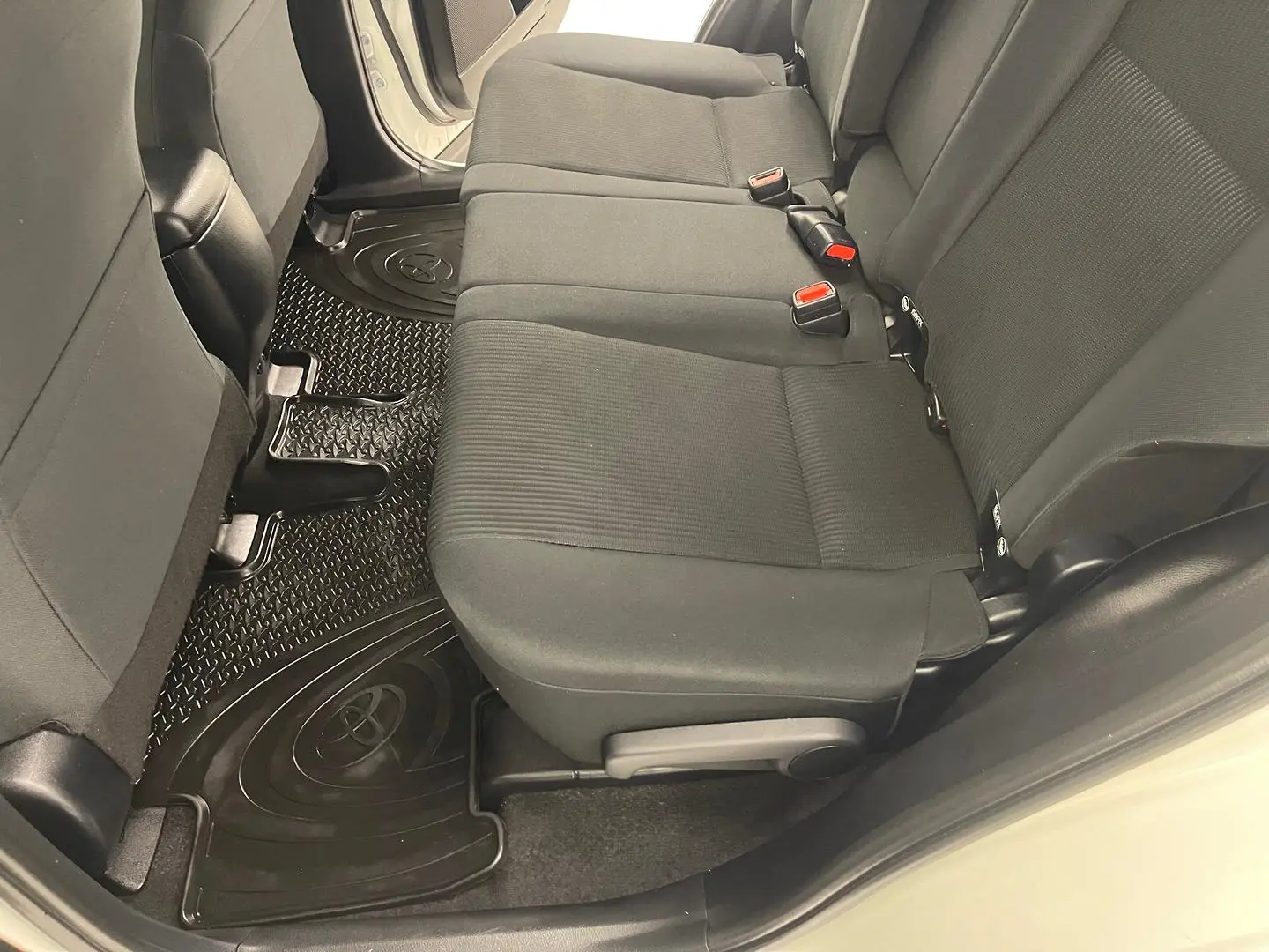 2018 Toyota RAV4 Gallery Image 18