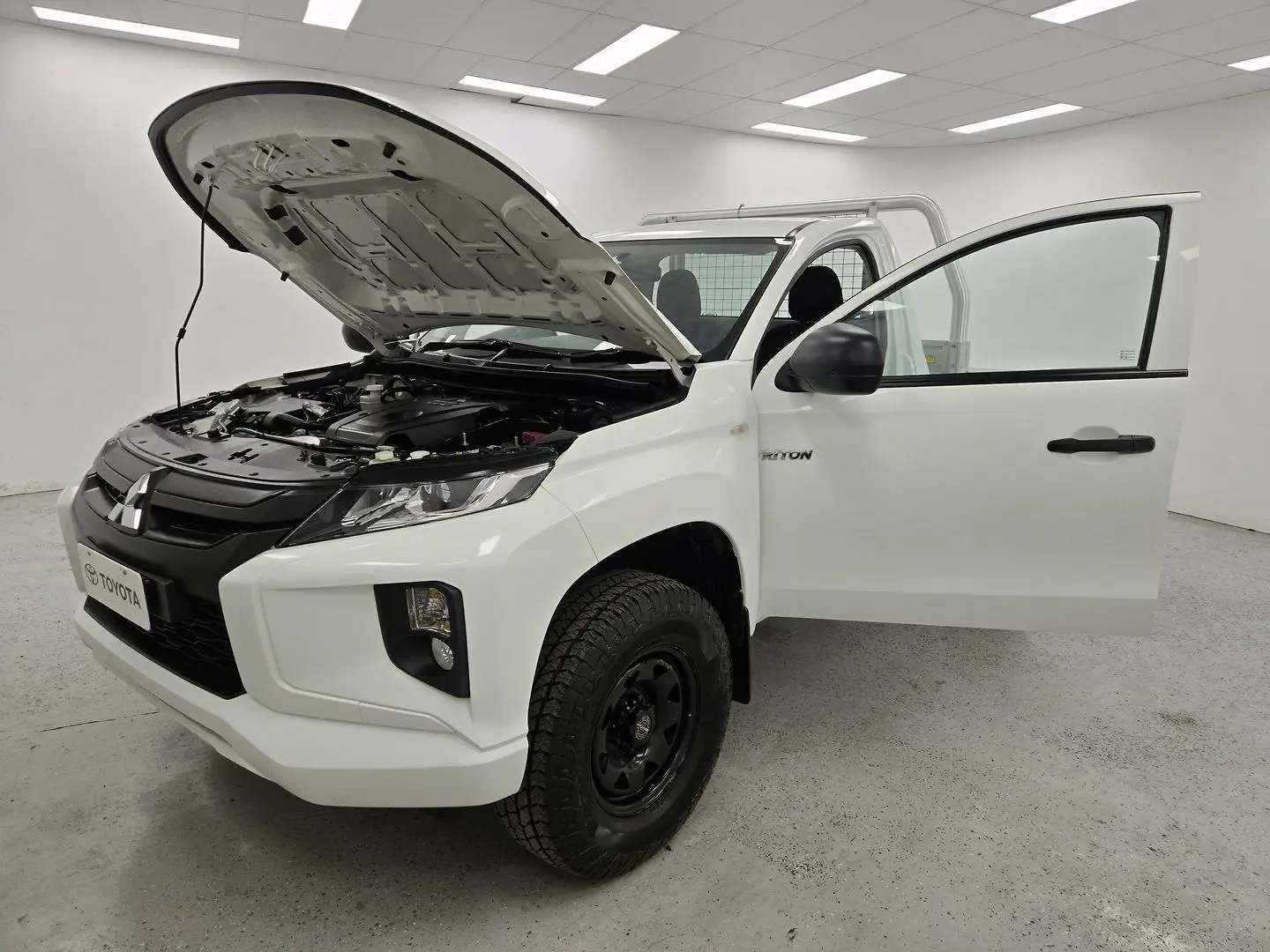 2021 Mitsubishi Triton Gallery Image 14