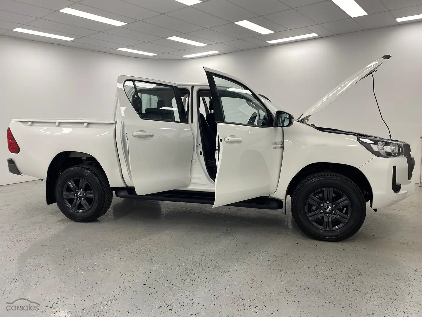 2023 Toyota Hilux Image 10