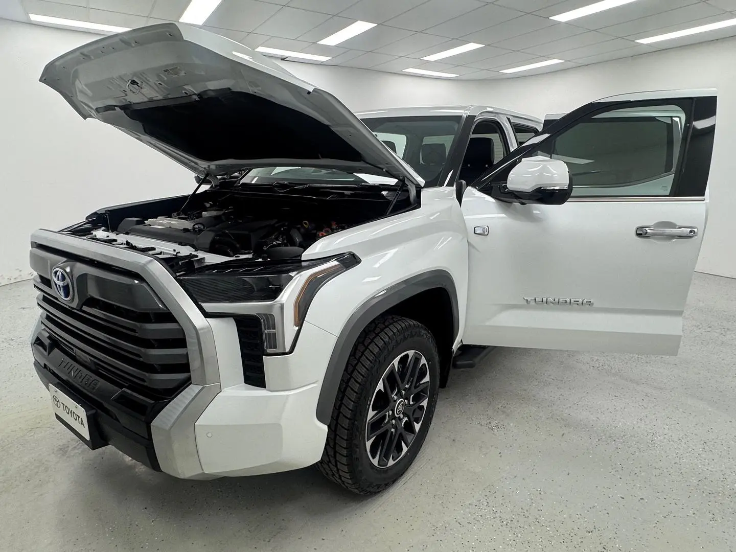 2023 Toyota Tundra Gallery Image 12